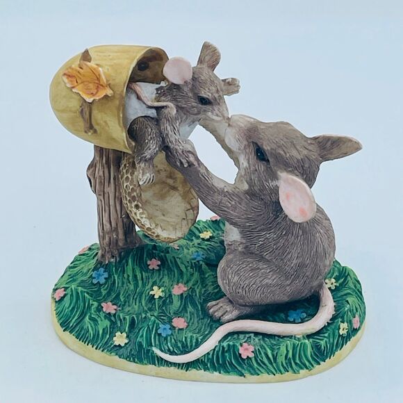 Vintage Handcrafted Charming Tails Mice Figurine New Arrival- Mouse in Mailbox - Picture 2 of 10